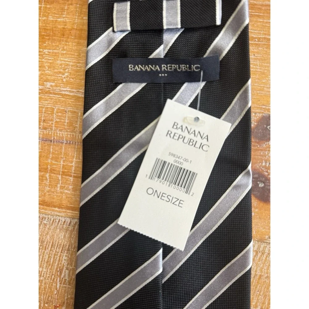 Banana‎ Republic Silk Tie Black And Silver Striped